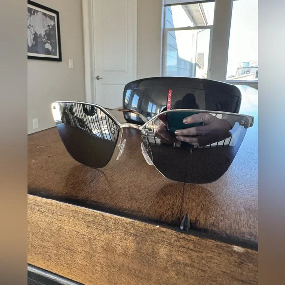 Prada PR 68TS Catwalk polarized sunglasses | New with case - Picture 2 of 7